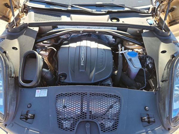 2017 PORSCHE MACAN — Engine bay