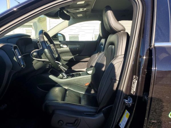 2020 VOLVO XC40 Inscription — DENT