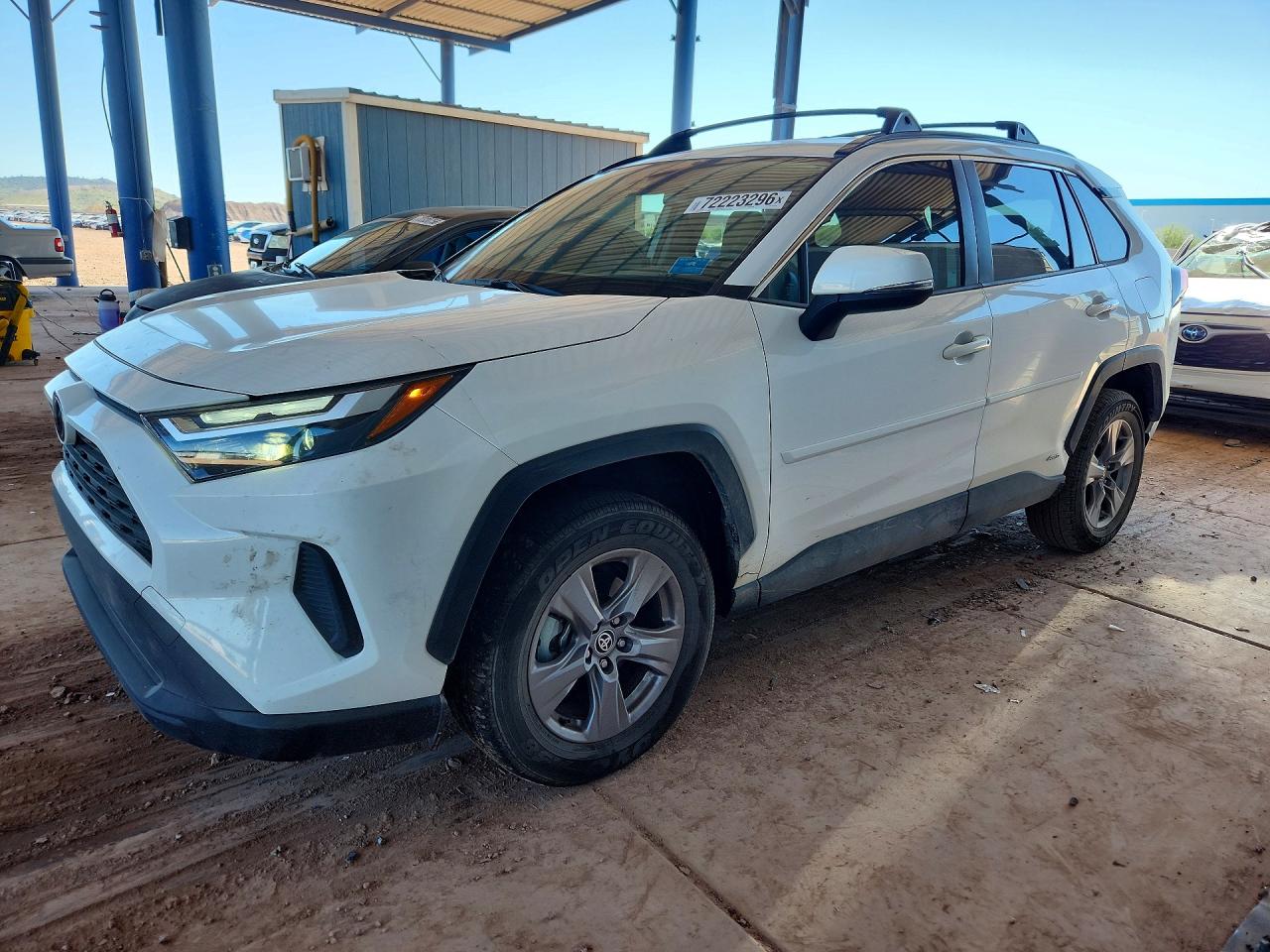 2025 TOYOTA RAV4 XLE — Front 3/4