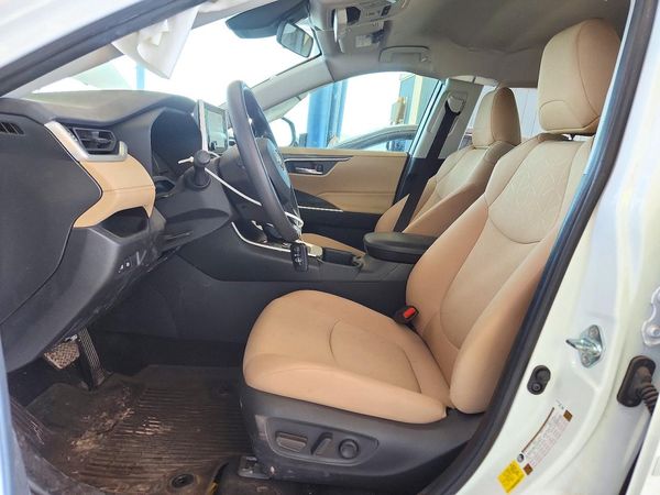 2025 TOYOTA RAV4 XLE — DENT