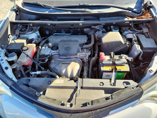 2017 TOYOTA RAV4 Ltd/Platinum — Engine bay