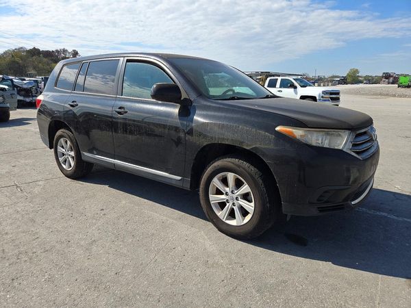 2013 TOYOTA HIGHLANDER Base/Hybrid — Passenger 3/4