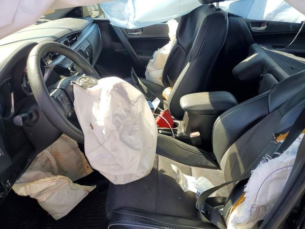 2016 TOYOTA COROLLA L/LE — DENT