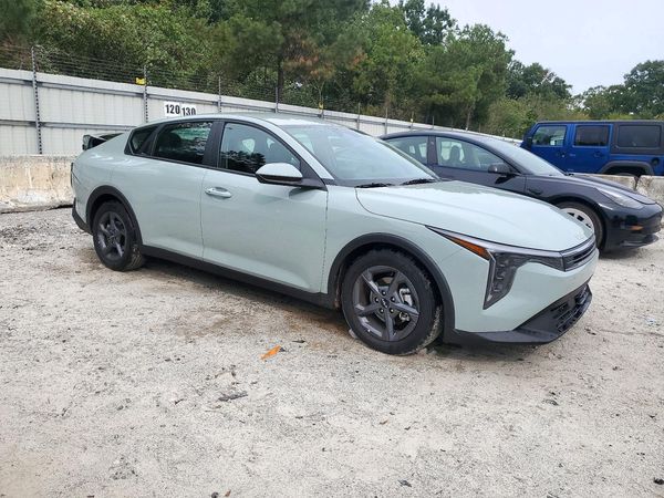 2026 KIA K4 LX, LXS — Passenger 3/4