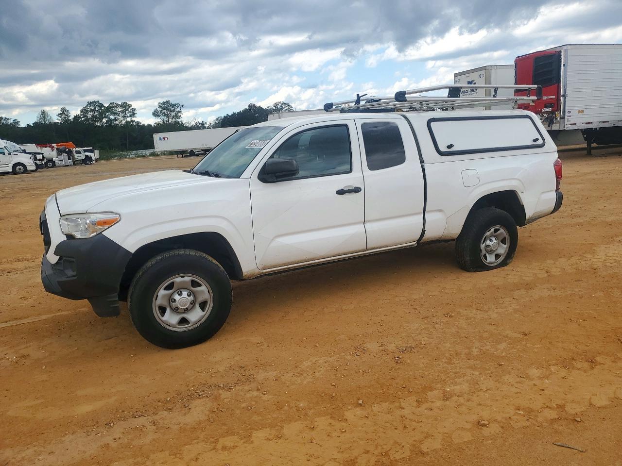 2020 TOYOTA TACOMA SR5 — Front 3/4