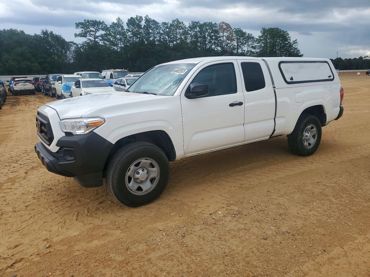 2023 TOYOTA TACOMA SR5 — Front 3/4