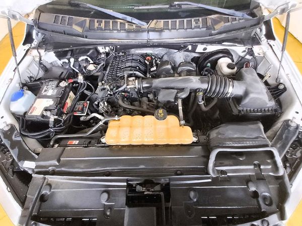 2018 FORD F150 — Engine bay
