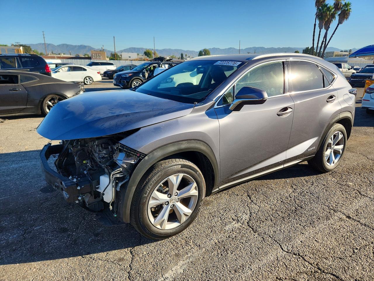 2017 LEXUS NX 300h Luxury — Front 3/4