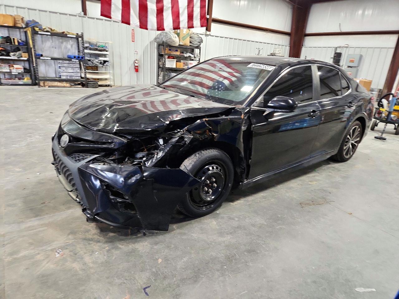2018 TOYOTA CAMRY L/LE/SE/XLE — Front 3/4
