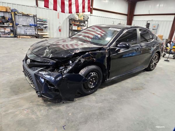 2018 TOYOTA CAMRY L/LE/SE/XLE — Front 3/4