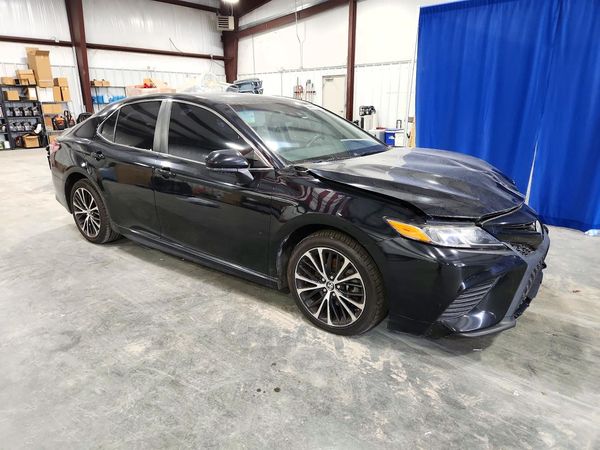 2018 TOYOTA CAMRY L/LE/SE/XLE — Passenger 3/4