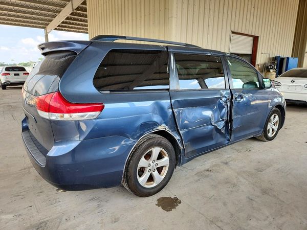 2014 TOYOTA SIENNA — PSRA