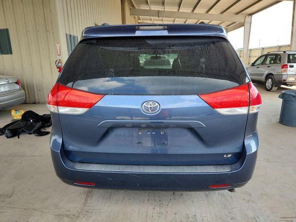 2014 TOYOTA SIENNA — DIRR