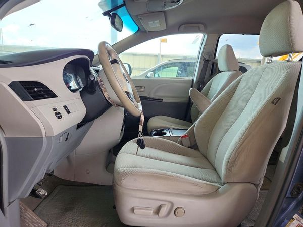 2014 TOYOTA SIENNA — DENT