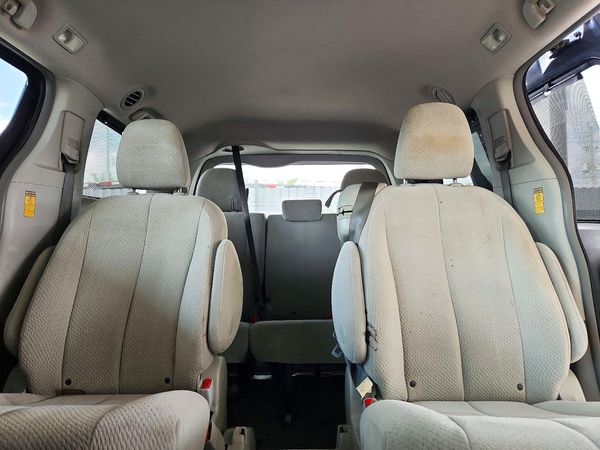 2014 TOYOTA SIENNA — SUVN