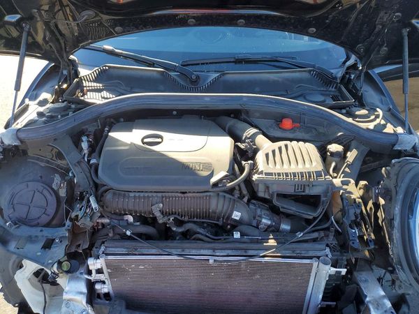 2022 MINI COOPER — Engine bay