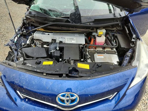 2012 TOYOTA PRIUS — Engine bay