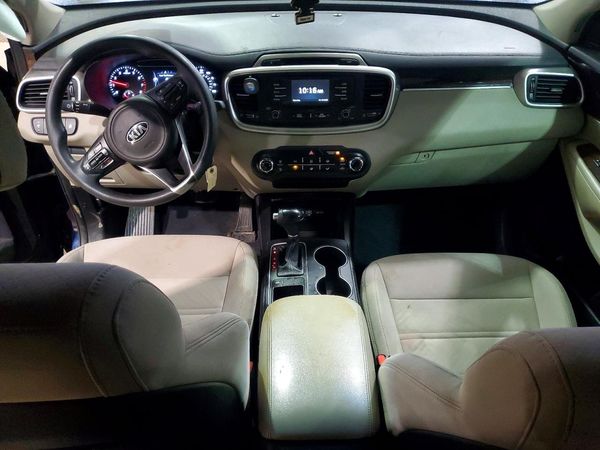 2017 KIA SORENTO L, LX