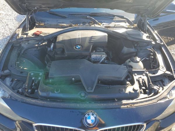 2015 BMW 328 xDrive — Engine bay