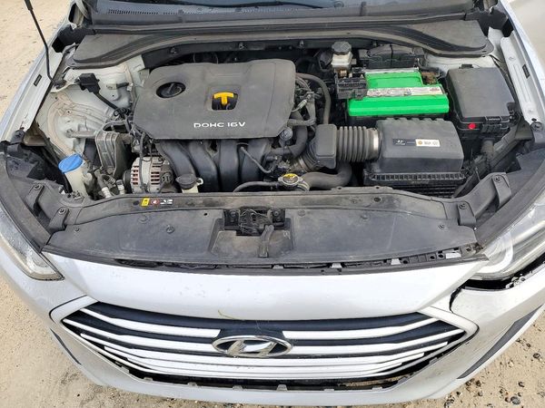 2017 HYUNDAI ELANTRA — Engine bay