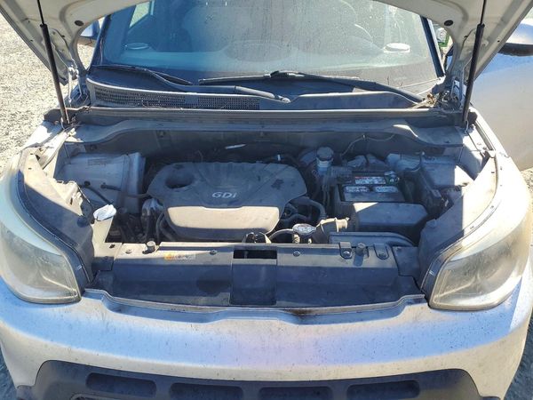 2014 KIA SOUL GL(BASE) — Engine bay