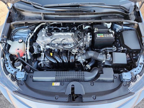 2022 TOYOTA COROLLA LE — Engine bay