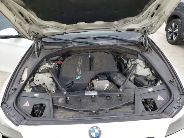 2016 BMW 5 SERIES — Engine bay