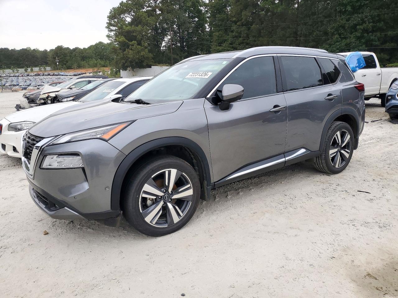 2022 NISSAN ROGUE SL — Front 3/4