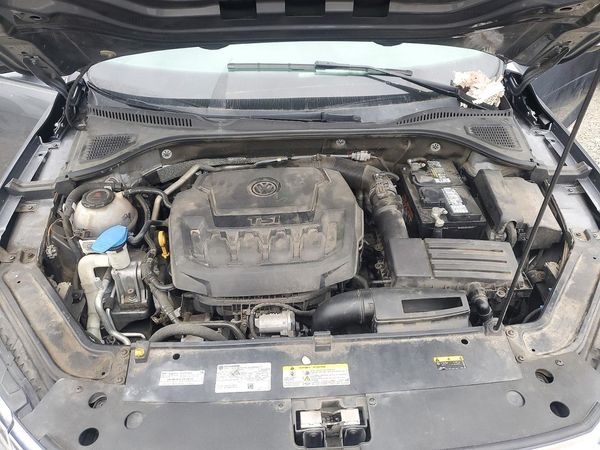 2022 VOLKSWAGEN PASSAT SE — Engine bay