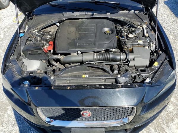 2019 JAGUAR XE Premium — Engine bay