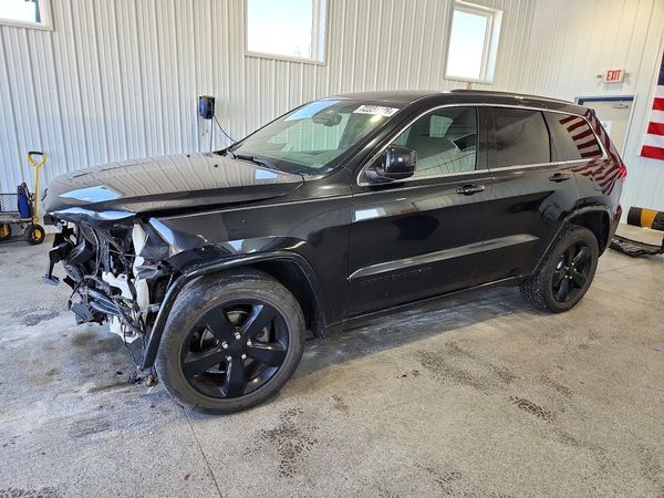 2015 JEEP GRAND CHEROKEE Laredo — Front 3/4