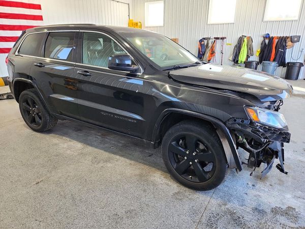 2015 JEEP GRAND CHEROKEE Laredo — Passenger 3/4