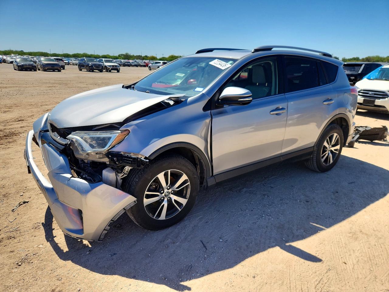 2018 TOYOTA RAV4 Adventure/XLE — Front 3/4