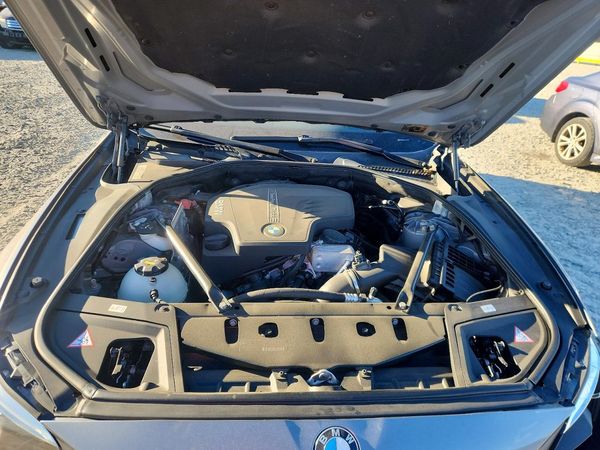 2014 BMW 528 xDrive — Engine bay