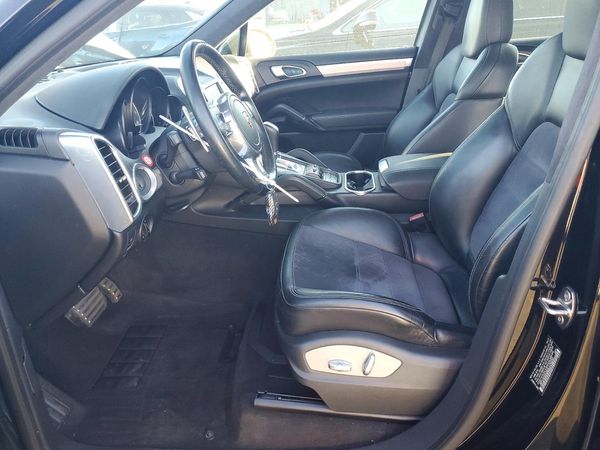 2013 PORSCHE CAYENNE GTS — DENT