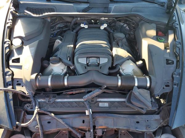 2013 PORSCHE CAYENNE GTS — Engine bay