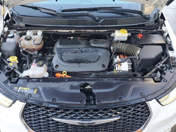 2024 CHRYSLER PACIFICA Select — Engine bay