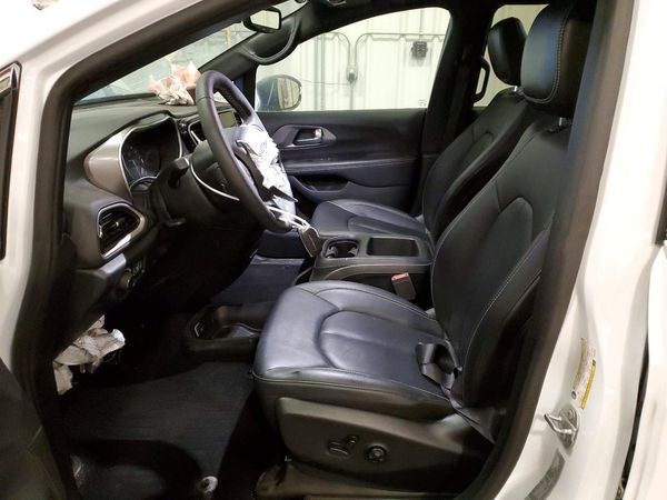 2025 CHRYSLER VOYAGER LX — DENT