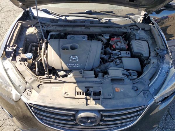 2016 MAZDA CX-5 Grand Touring/GT — Engine bay