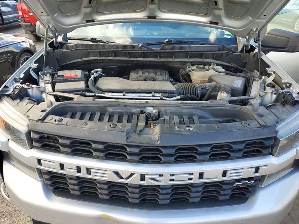 2021 CHEVROLET SILVERADO Custom — Engine bay