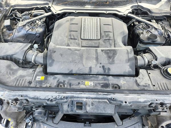 2016 LAND ROVER RANGEROVER Autobiography — Engine bay