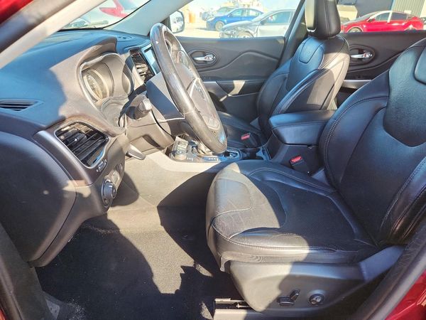 2019 JEEP CHEROKEE Limited — DENT