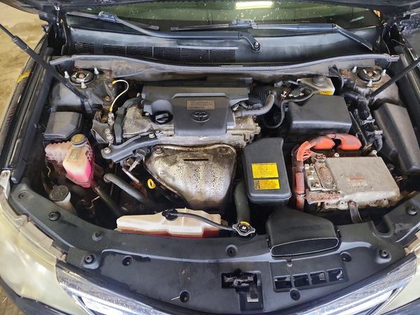 2013 TOYOTA CAMRY SOLA Hybrid — Engine bay