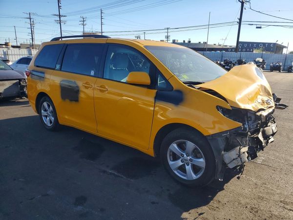 2017 TOYOTA SIENNA LE Mobility/LE — Passenger 3/4