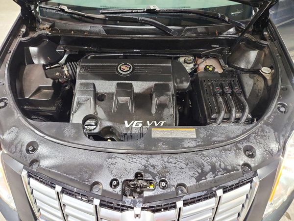 2015 CADILLAC SRX Luxury — Engine bay