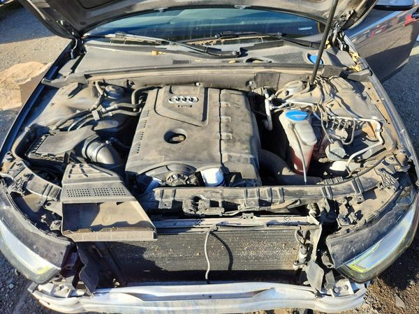 2014 AUDI A4 quattro Premium Plus — Engine bay
