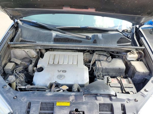 2013 TOYOTA HIGHLANDER Base/Hybrid — Engine bay