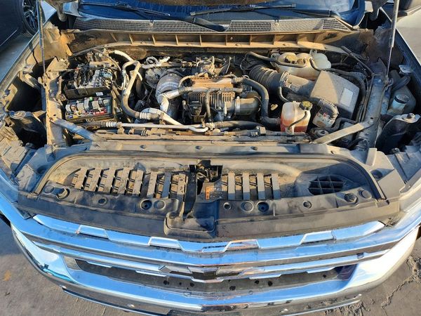 2020 CHEVROLET SILVERADO LTZ — Engine bay