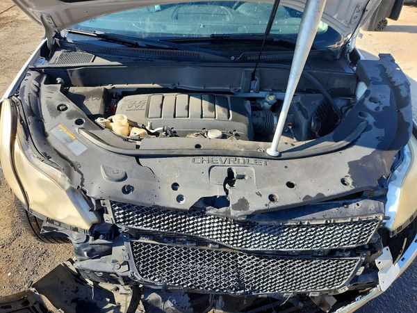 2016 CHEVROLET TRAVERSE LTZ — Engine bay