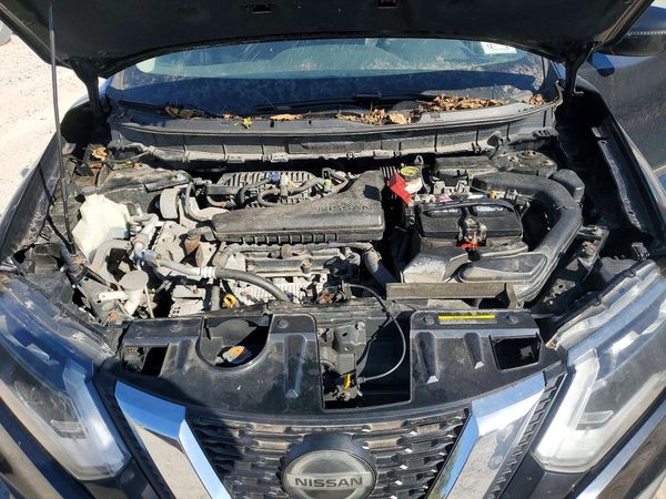 2018 NISSAN ROGUE — Engine bay